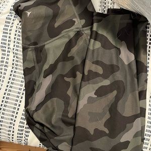 Old Navy Camo Leggings Size M